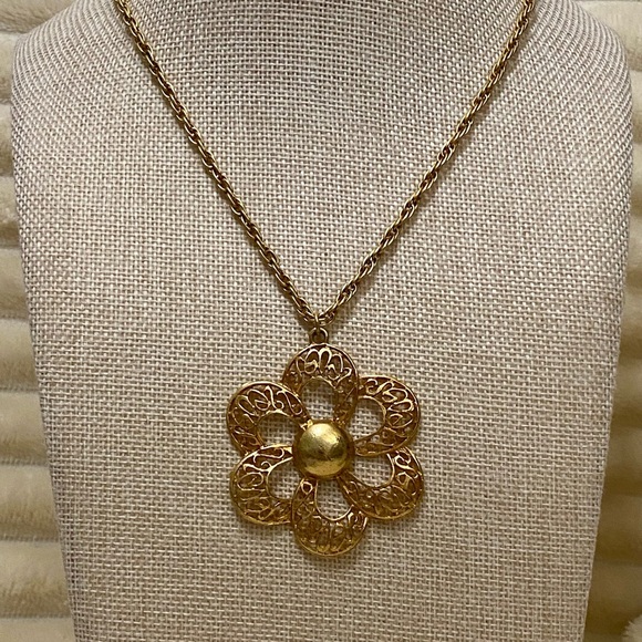 Vintage Filigree Bloom Pendant Necklace - Picture 2 of 3